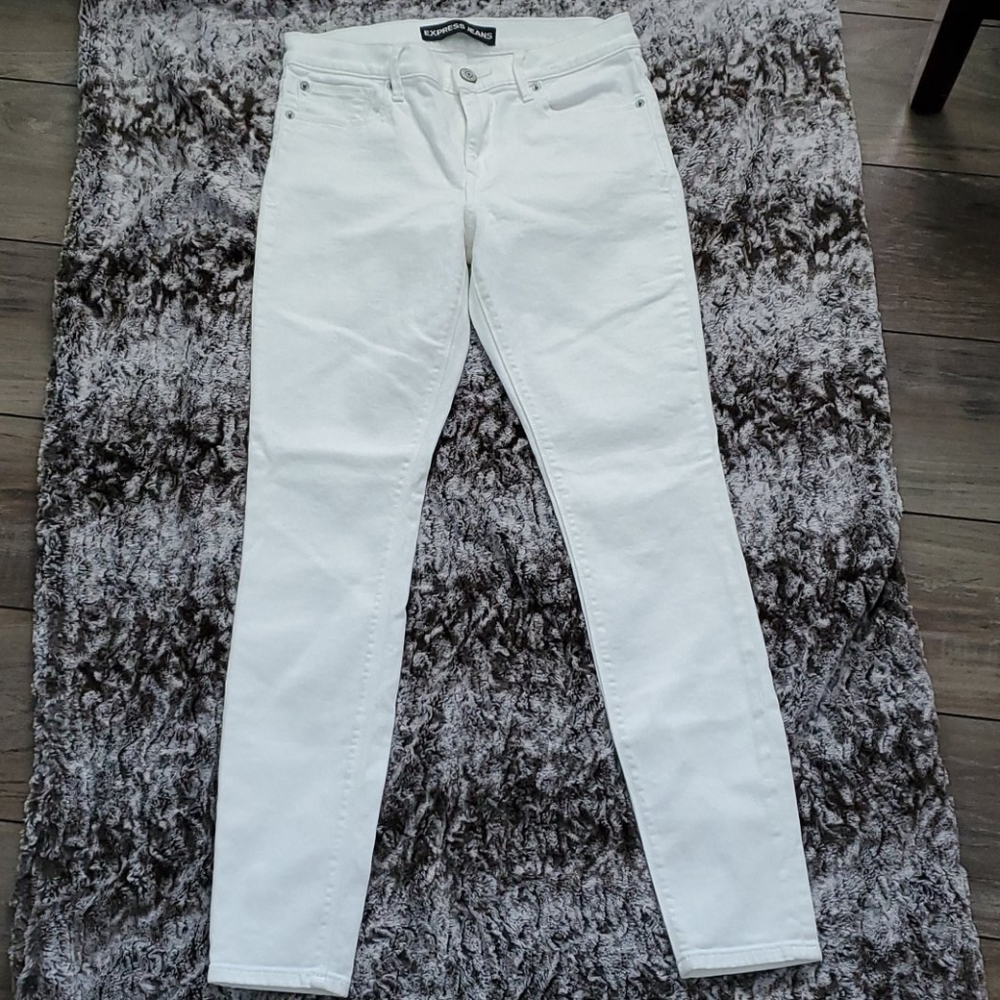 *NWOT* EXPRESS JEANS SIZE 6R